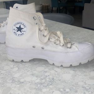 Platform Converse SIZE 8 1/2 only worn a few times but in like new condition!!